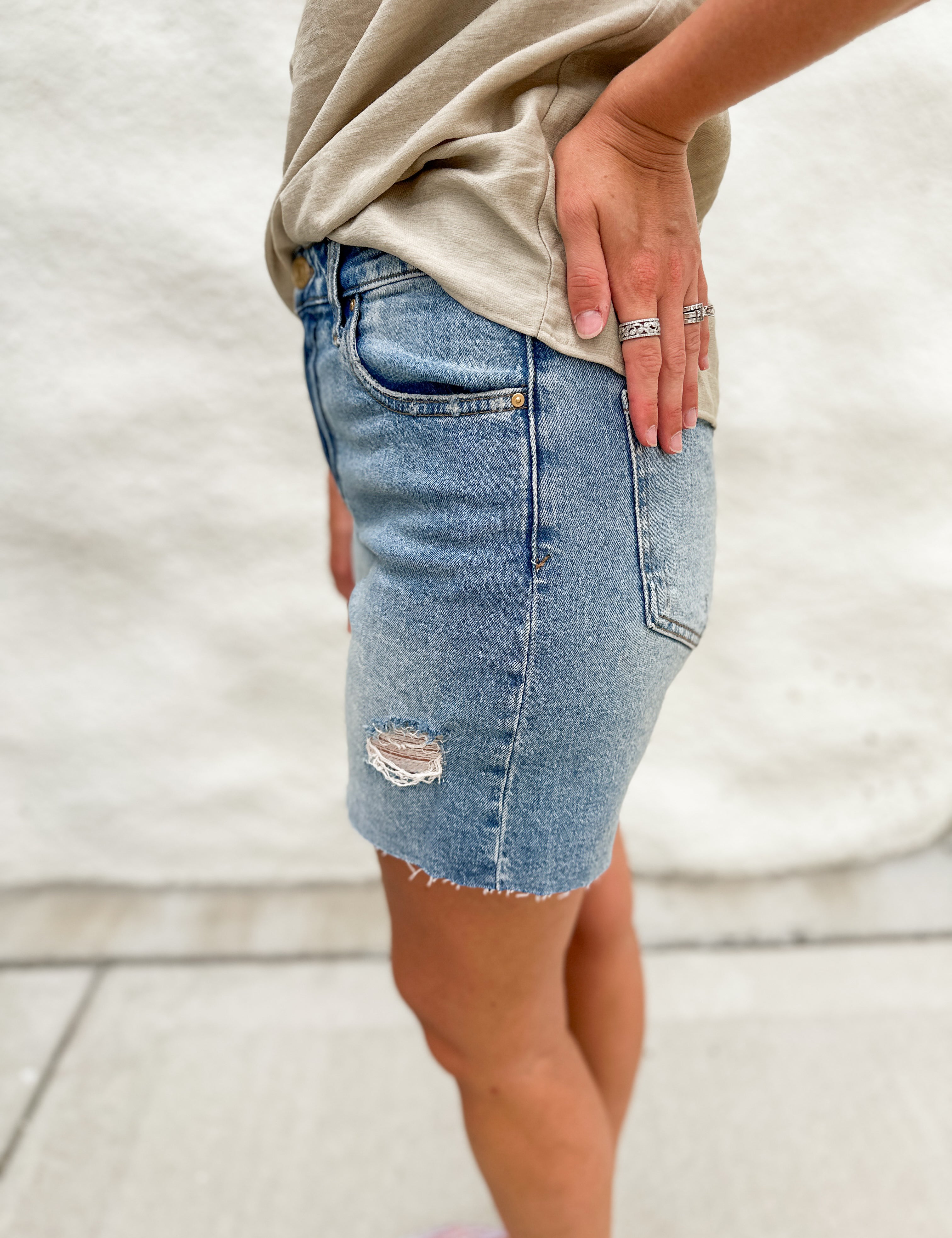 The Hailey High Rise Short with Raw Hem by Kut From the Kloth
