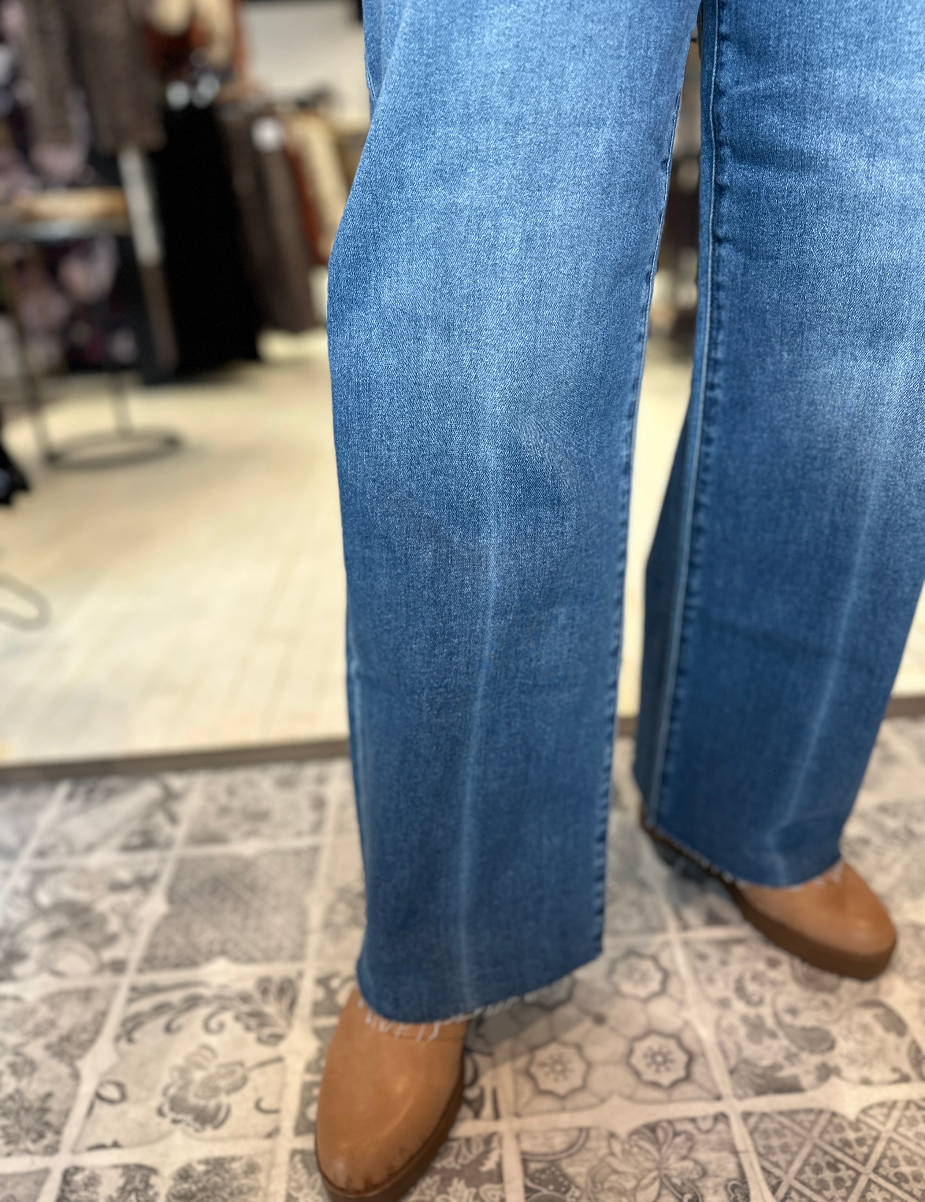 DAZE The Pleaser High Rise Wide Ankle with Welt Pockets