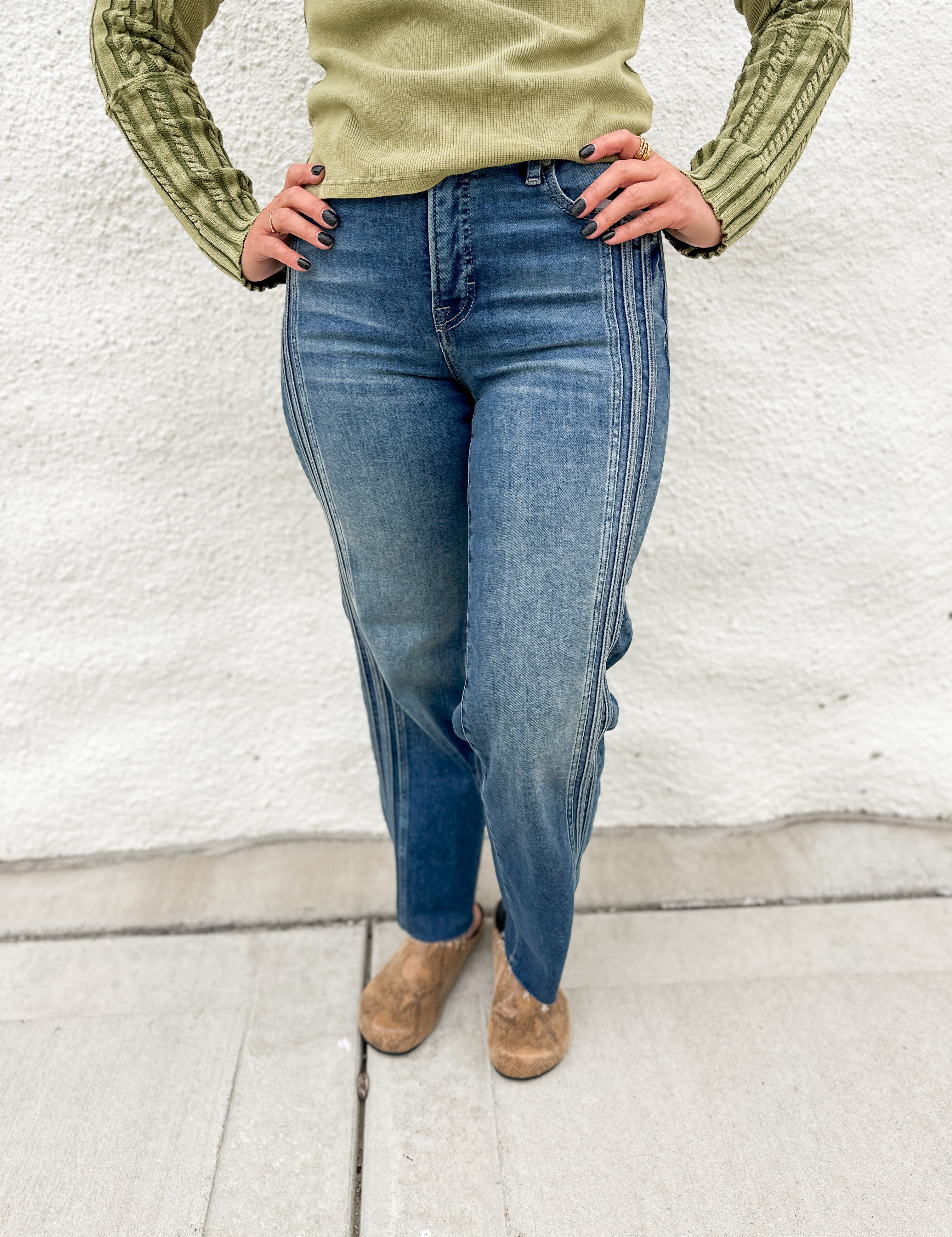 The Ella Mid Rise Classic Straight Leg by Hidden Denim