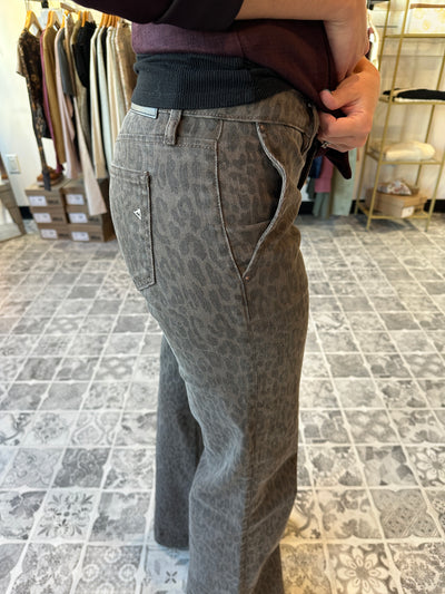 HIDDEN The Happi Flare Trouser 33" Inseam